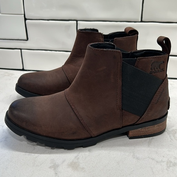 Sorel EMELIE™ III WOMEN'S WATERPROOF CHELSEA BOOTIE Tobacco Black Size 7 - Picture 6 of 16